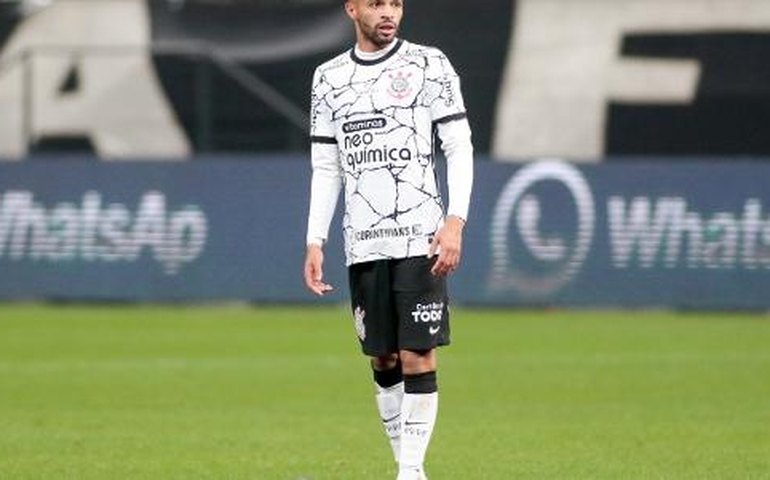 Emprestado pelo Corinthians, Vitinho festeja 22 anos anunciado reforço do Vasco