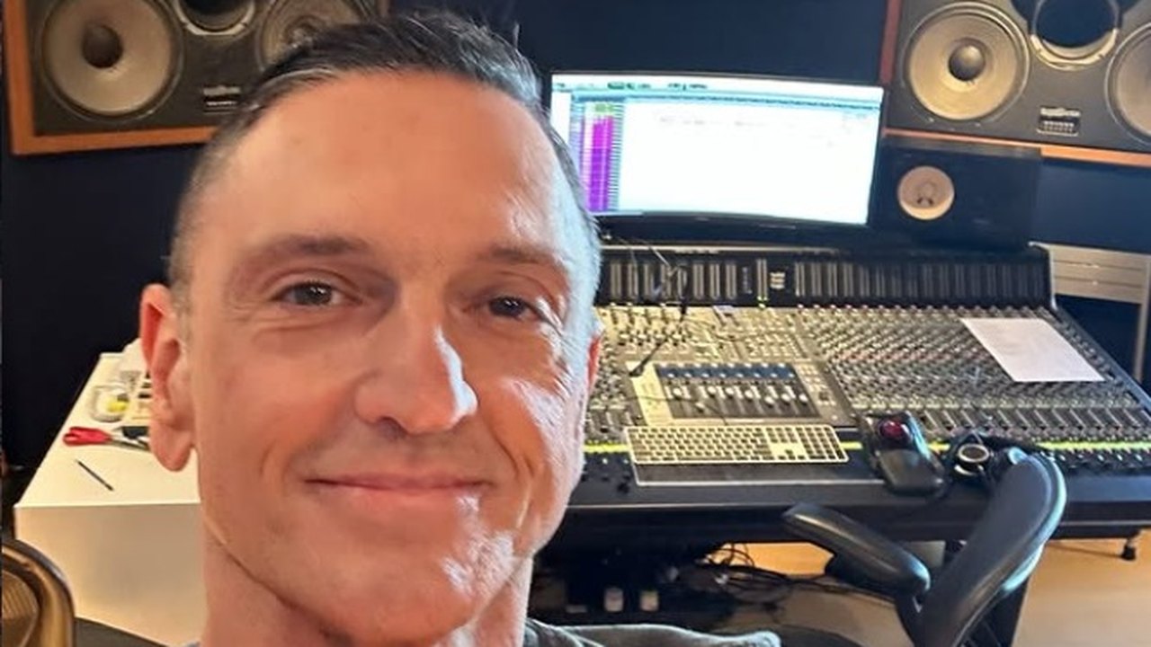 Paulo Miklos avalia a versão funk de 'Bichos Escrotos' cantada por Anitta: 'Deu o recado'