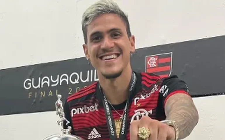Pedro sofre lesão muscular a dez dias da final da Libertadores e pode desfalcar o Flamengo