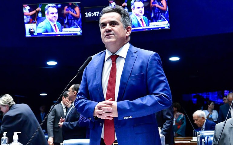 Ciro Nogueira diz que pediu a Bolsonaro que defina seu apoio à Presidência até fim do ano