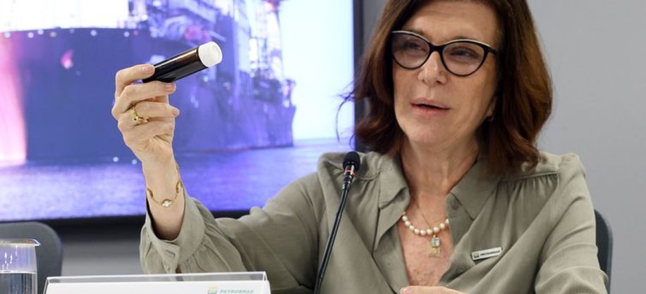 Rio de Janeiro (RJ), 02/10/2026 - A presidente da Petrobras, Magda Chambriard, fala durante coletiva para a imprensa sobre nova descoberta de petróleo em águas profundas do Amapá, no Edifício Sede da Petrobras. Foto: Rovena Rosa/Agência Brasil