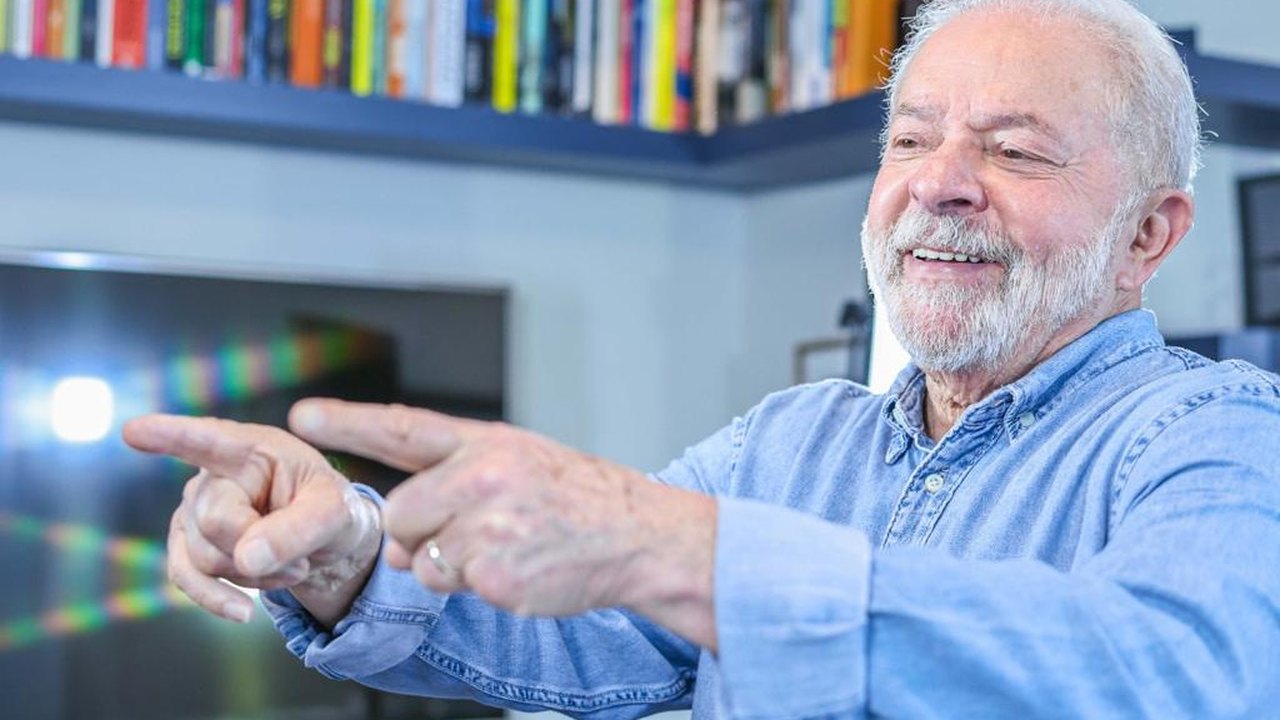 Lula: O país precisa de um governo forte que cuide do povo com carinho, chamego e cafuné