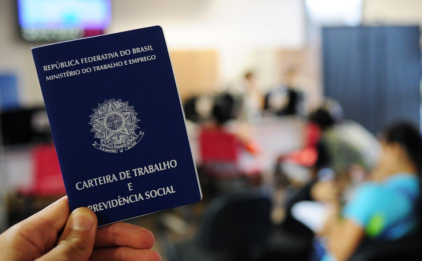 Todos os 5 grandes setores pesquisados tiveram criação de empregos em junho no Caged