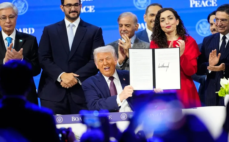 Trump lança seu Conselho de Paz no fórum de Davos, mas muitos dos principais aliados dos EUA não estão participando