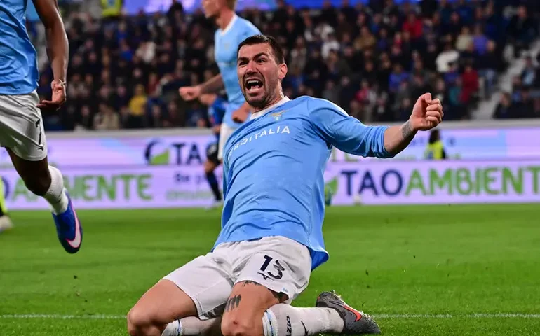 Goleiro pega 4 pênaltis e classifica Lazio para final da Copa da Itália