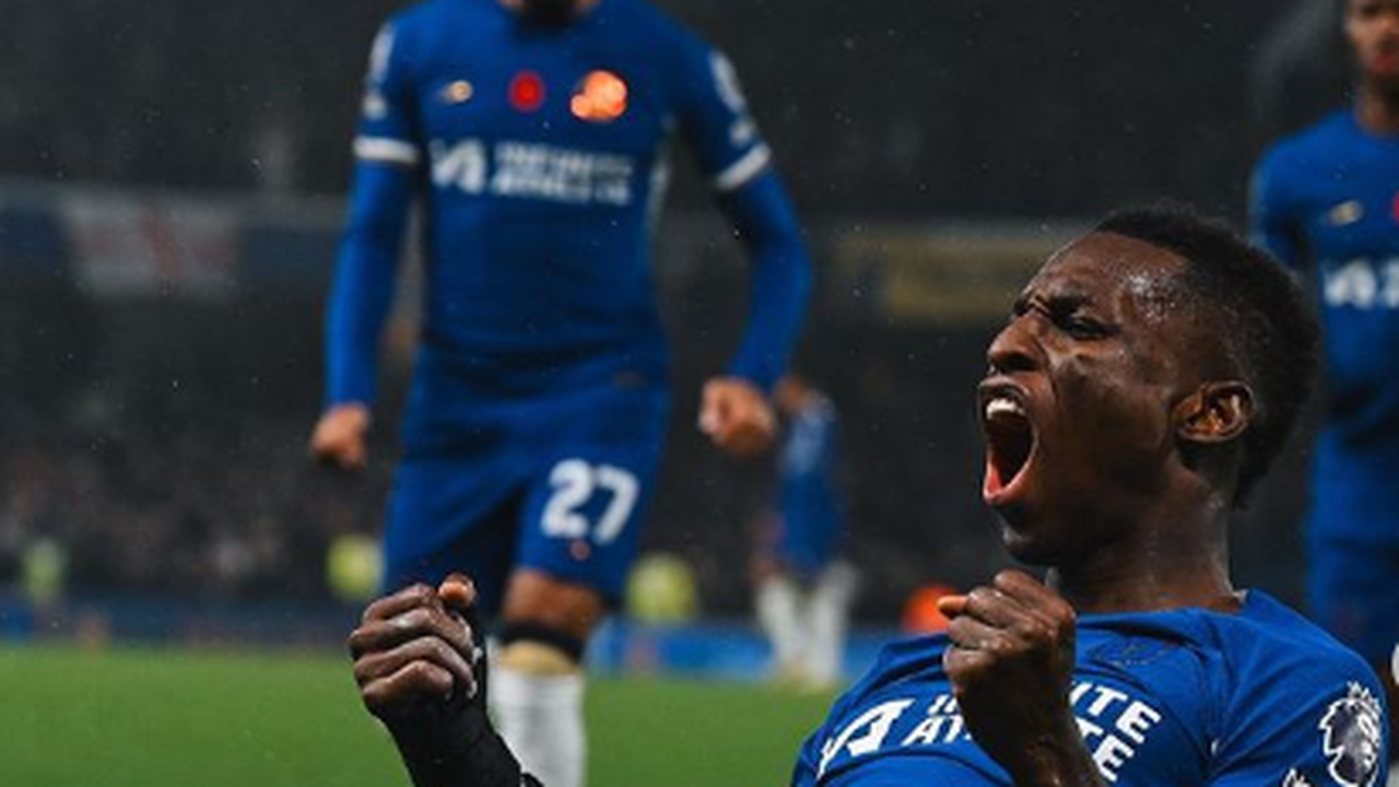 Chelsea sofre, mas bate Luton e vence a segunda consecutiva no Campeonato Inglês