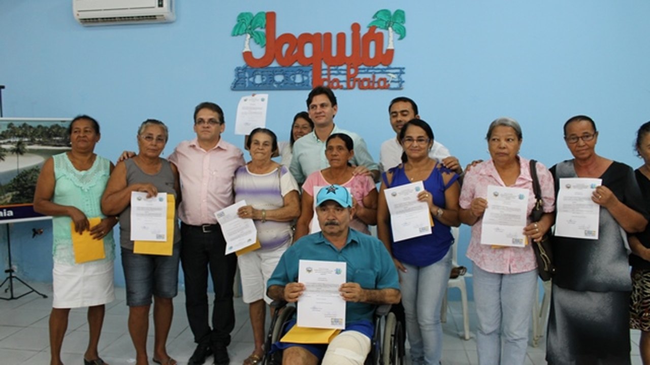 Servidores são aposentados pelo Fundo de Previdência Própria de Jequiá da Praia