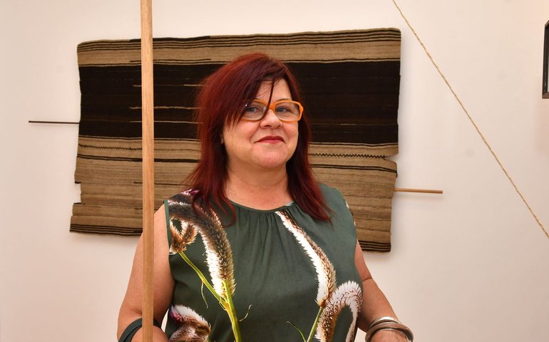 Morre Rochelle Costi, fotógrafa e artista visual, aos 61 anos