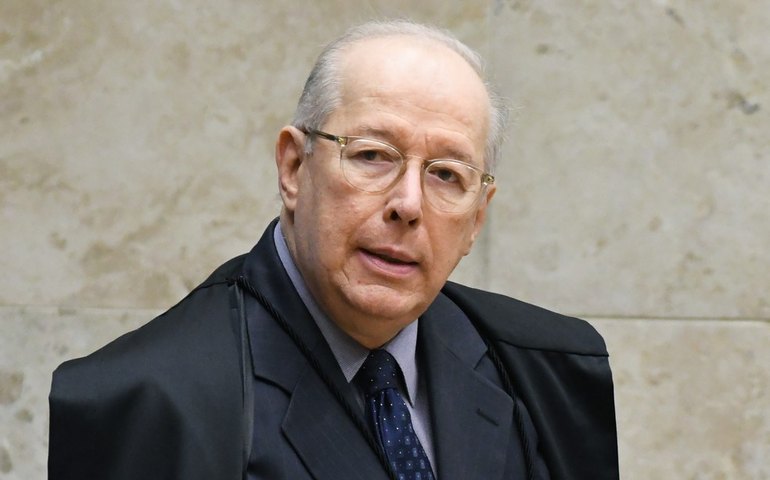 Celso de Mello arquiva pedido para apreender celular de Bolsonaro