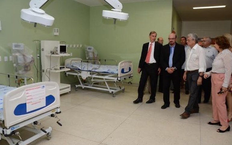 Governo assina cooperação técnica com Associação dos Municípios Alagoanos
