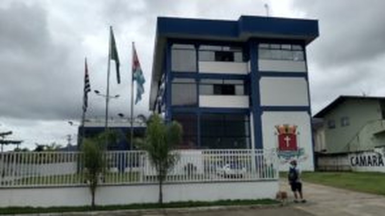 Câmara de Ubatuba cassa prefeita por irregularidades na compra de pães da merenda