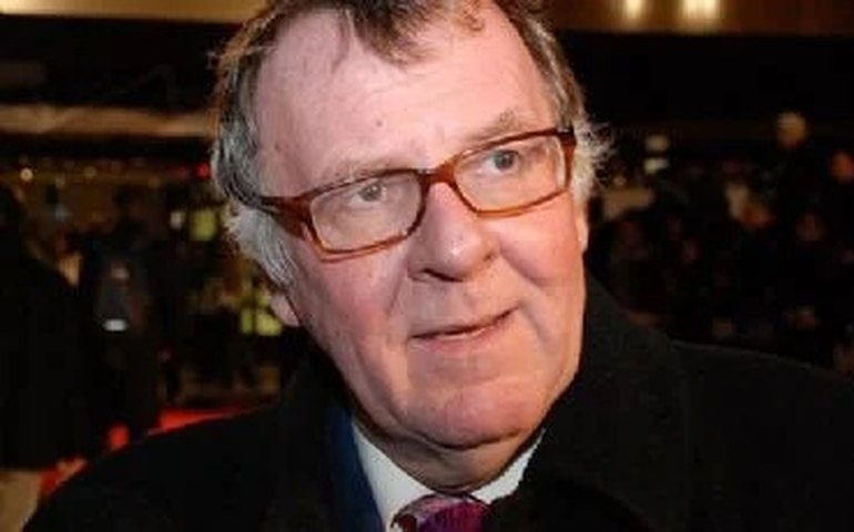 Tom Wilkinson, ator de 'Batman Begins' e 'Missão Impossível', morre aos 75 anos