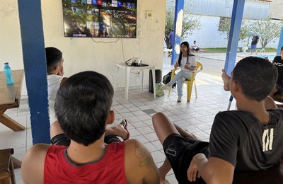 Cine-debate reúne pacientes homens de clínica de reabilitação para discutir enfrentamento à violência contra a mulher