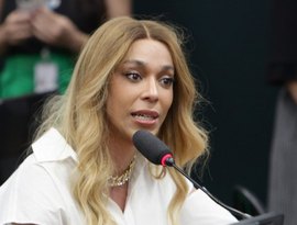 Primeira sessão da Comissão da Mulher com Erika Hilton não aprova nada e tem microfone cortado