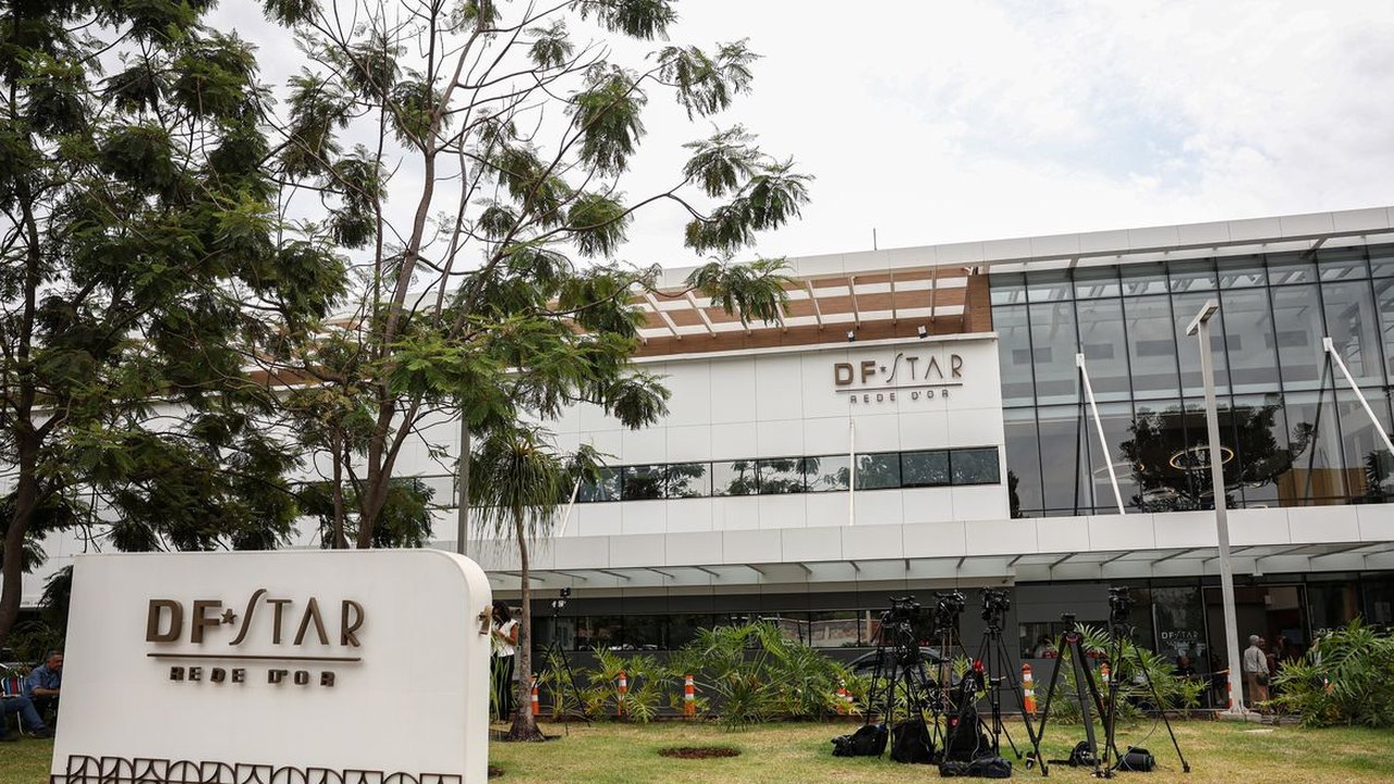 Cirurgia no ombro de Bolsonaro é realizada sem complicações, informa equipe médica