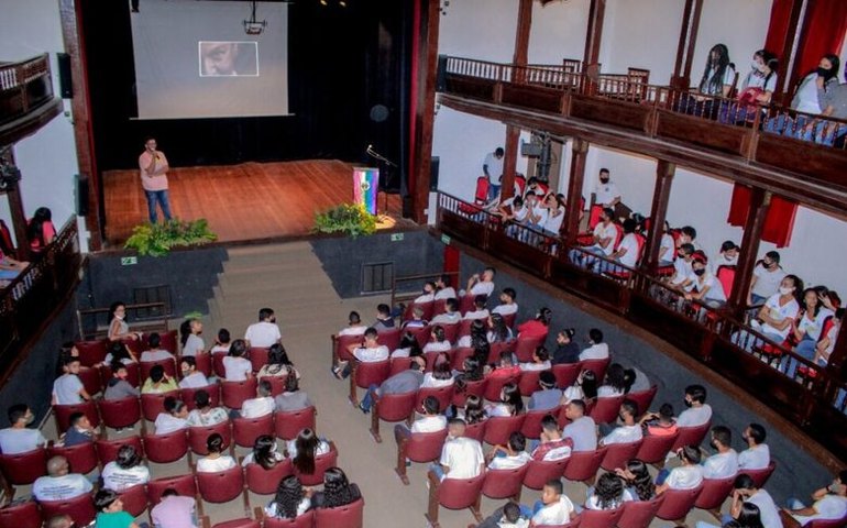 Estudantes de escolas de Penedo são orientados sobre combate à homofobia