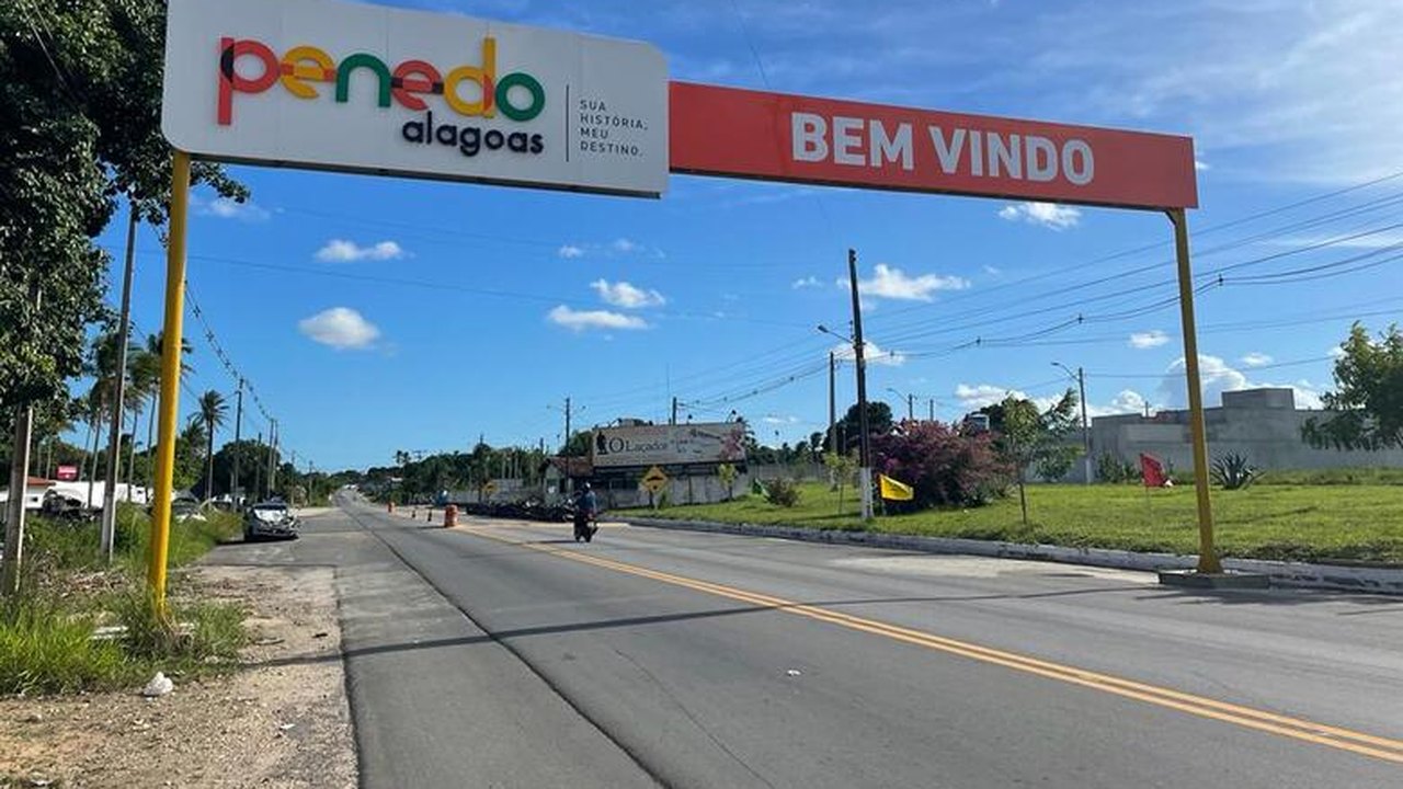 Novos portais são instalados nos acessos a Penedo