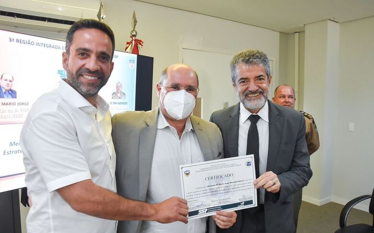 Paulo Dantas entrega certificados de reconhecimento pela redução de crimes violento