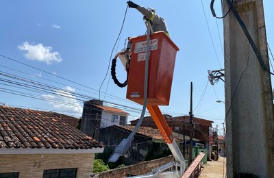 Comunidade no Jacintinho recebe iluminação 100% em LED