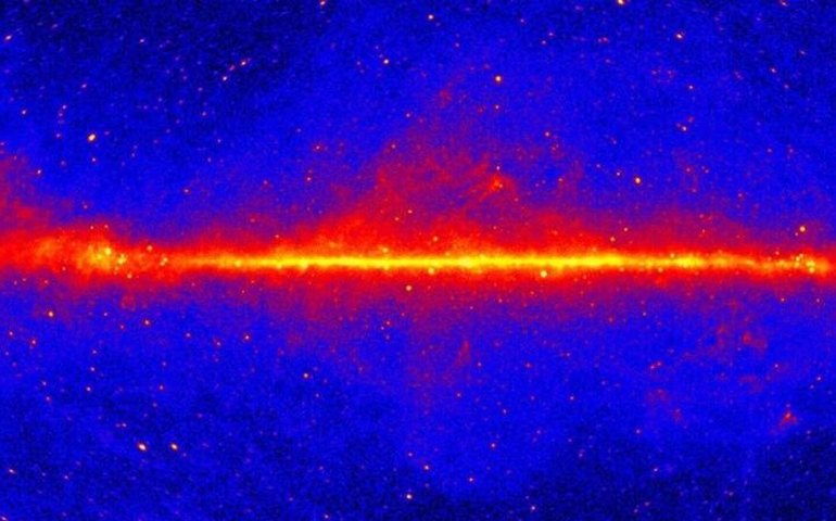 Brilho inédito no halo da Via Láctea pode revelar pistas decisivas da matéria escura