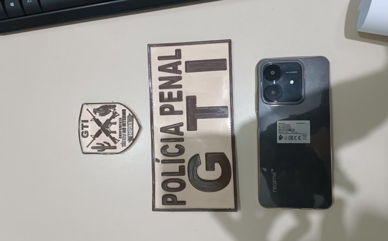 Polícia Penal impede mulheres de entregar celular a reeducando durante sessão do Tribunal do Júri