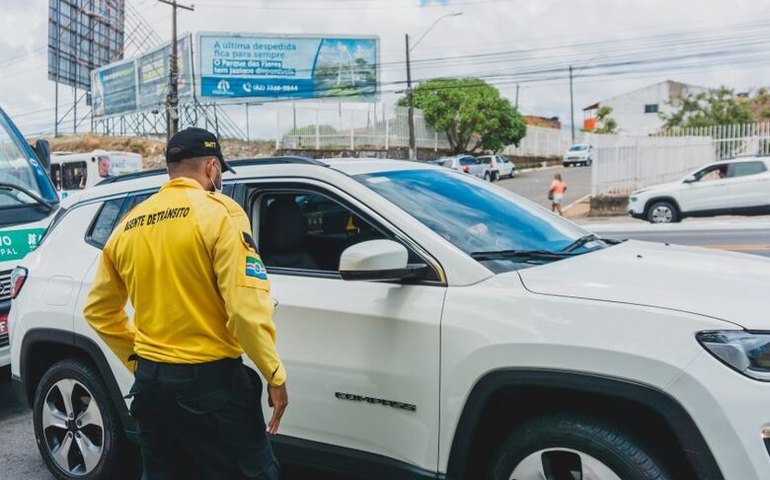 Operação de fiscalização da SMTT registra sete condutores sem habilitação e outras infrações em Maceió