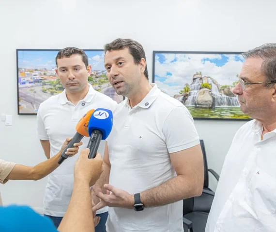 Caravana de Daniel e Lucas Barbosa percorre ruas do Manoel Teles nesta terça-feira (25)