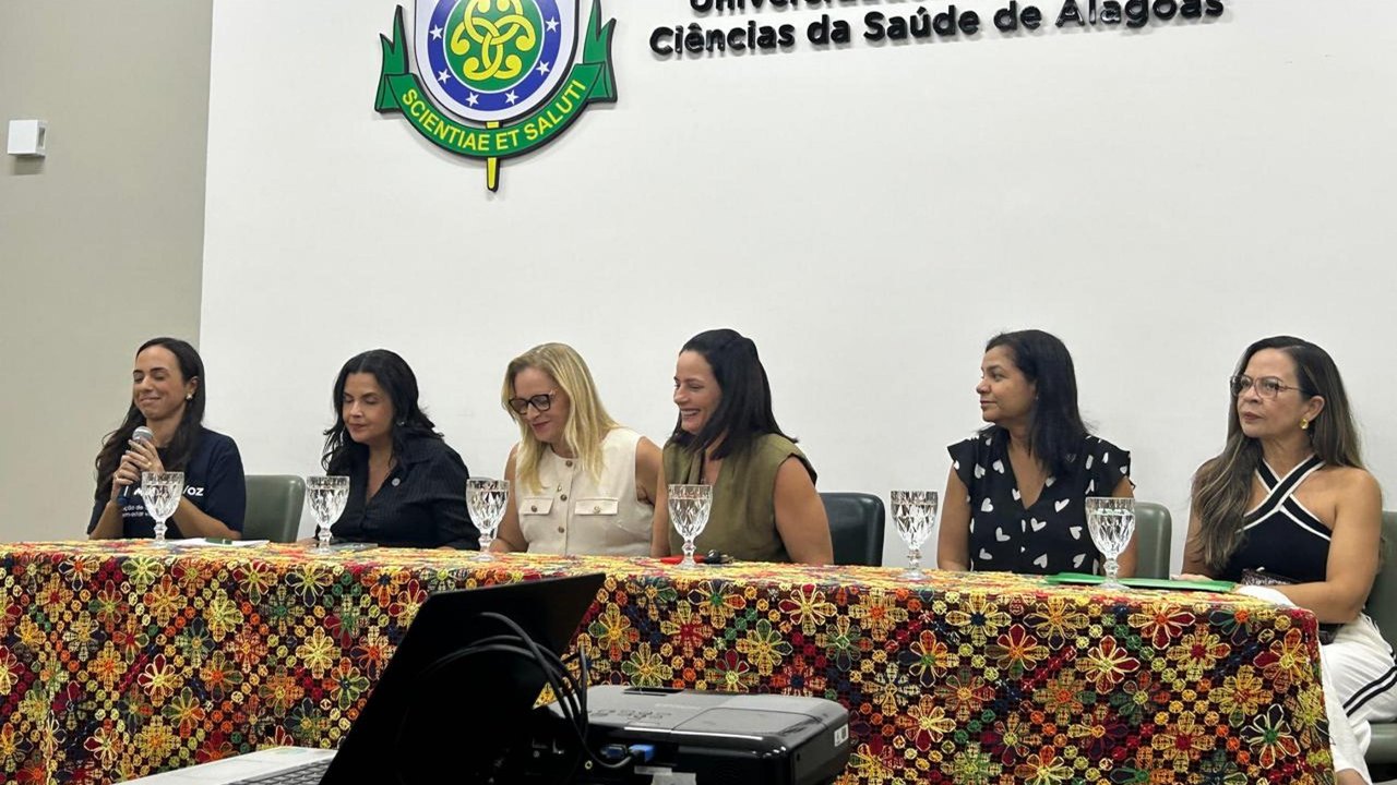 Cerest realiza seminário sobre distúrbios vocais em professores