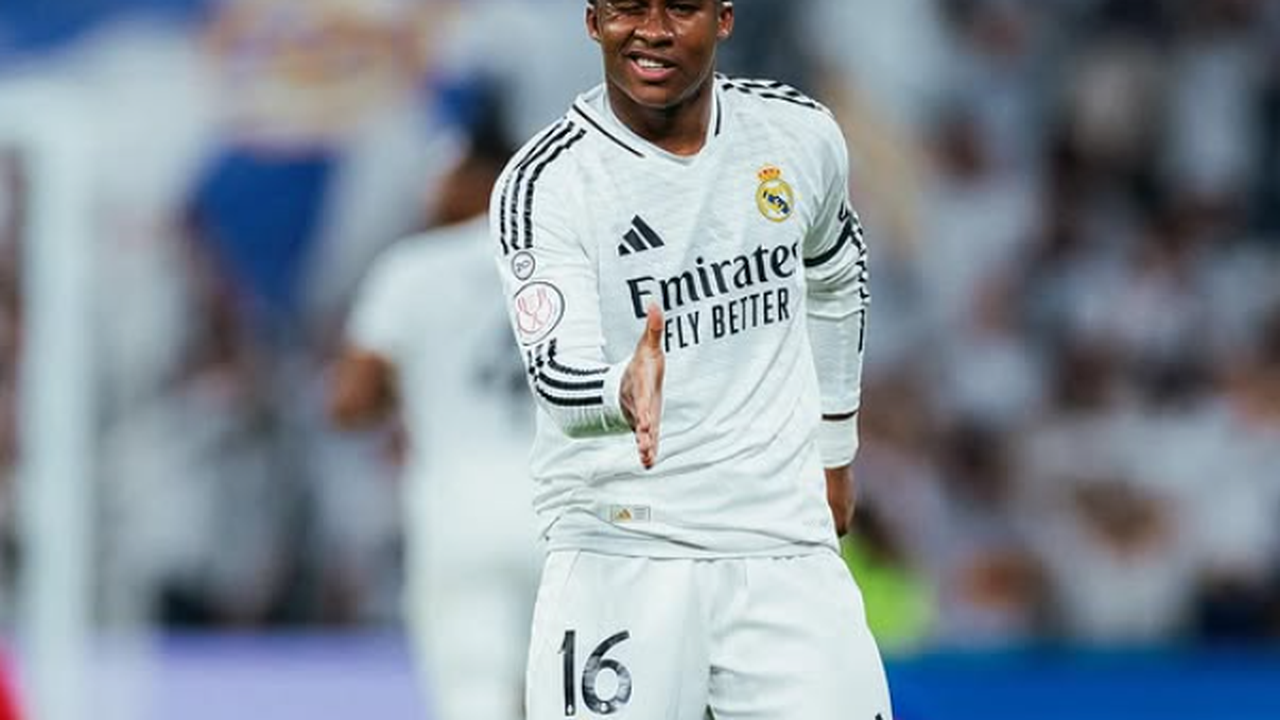 Endrick se irrita no banco do Real Madrid e chuta garrafa após novo jogo sem entrar em campo, diz jornal