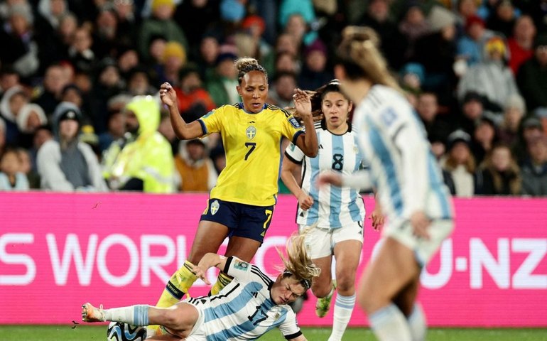 Suécia derrota Argentina e avança para oitavas como líder do Grupo G