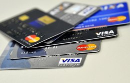 Número de clientes endividados com cartão de crédito aumenta quase 31% em 3 anos