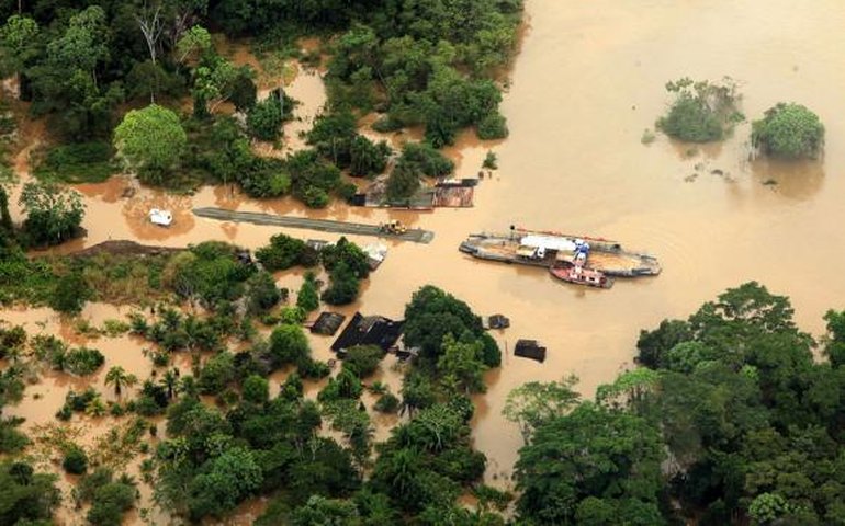 Acre é autorizado a importar combustível do Peru
