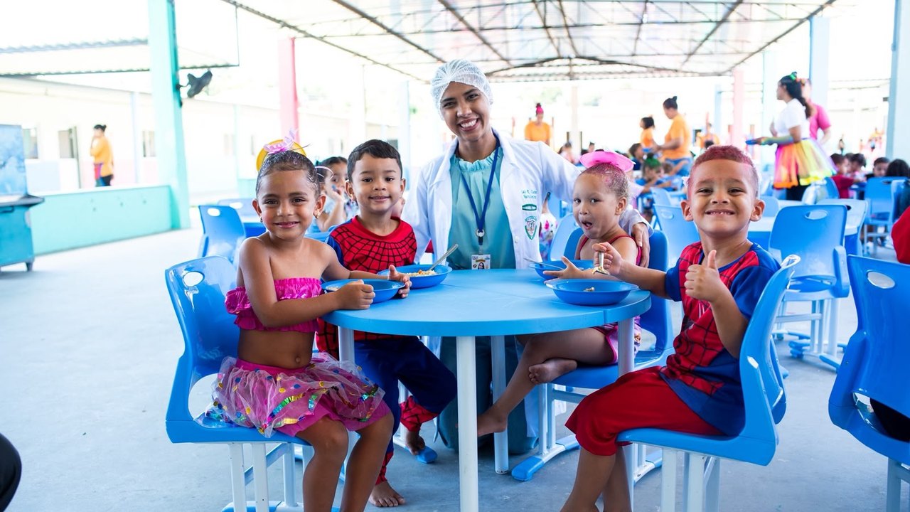 Dia Mundial da Alimentação: gigantinhos garantem cardápio saudável a crianças em Maceió