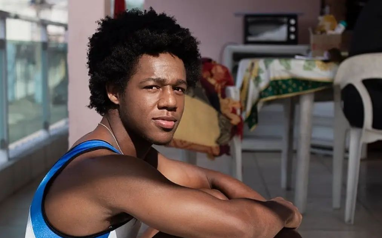 Ex-ginasta, Ângelo Assumpção diz que não consegue ver as Olimpíadas e alfineta Arthur Nory: 'Quem denuncia racismo será silenciado'