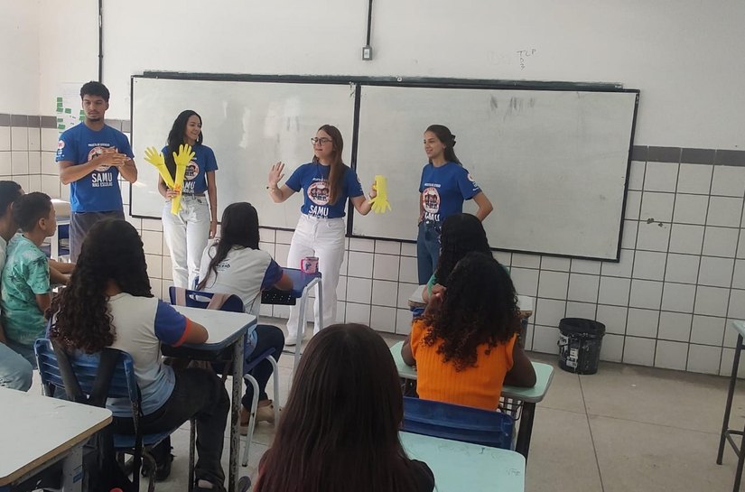 Samu conscientiza sobre trotes e noções de primeiros socorros