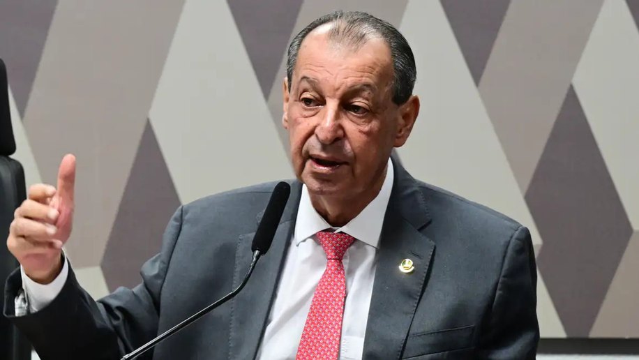 Relator da CCJ rejeita emendas da oposição que buscavam manter 6x1