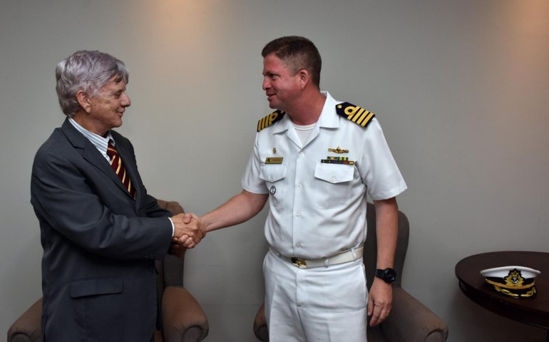 Governador Klever Loureiro recebe capitão da marinha e aceita convite para participar de homenagem ao Patrono da Força