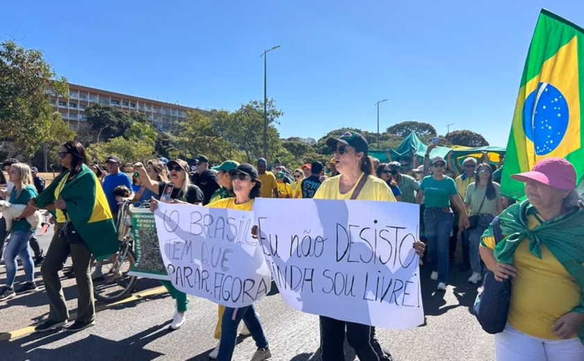Direita faz ato em Brasília após operação da PF contra Bolsonaro