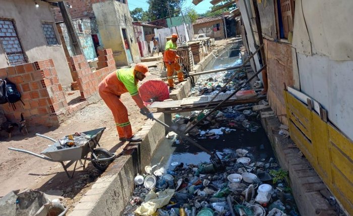 Canal na Vila Brejal é o retrato da ausência de saneamento em Maceió