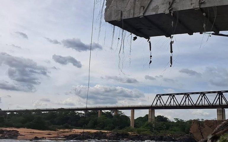 Ponte entre Maranhão e Tocatins desaba sobre rio e deixa uma pessoa morta;