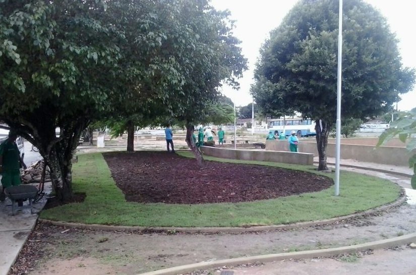 Praça no Benedito Bentes recebe intervenções paisagísticas