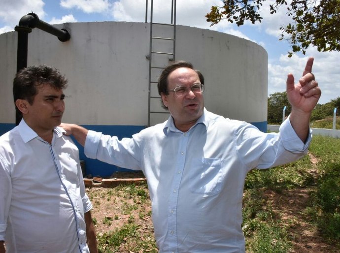 Prefeito Zé Adelson recebe governador em exercício em Olho D'Água Grande