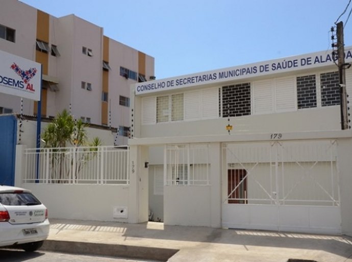 Secretária de Saúde prestigia inauguração da nova sede do Cosems/AL