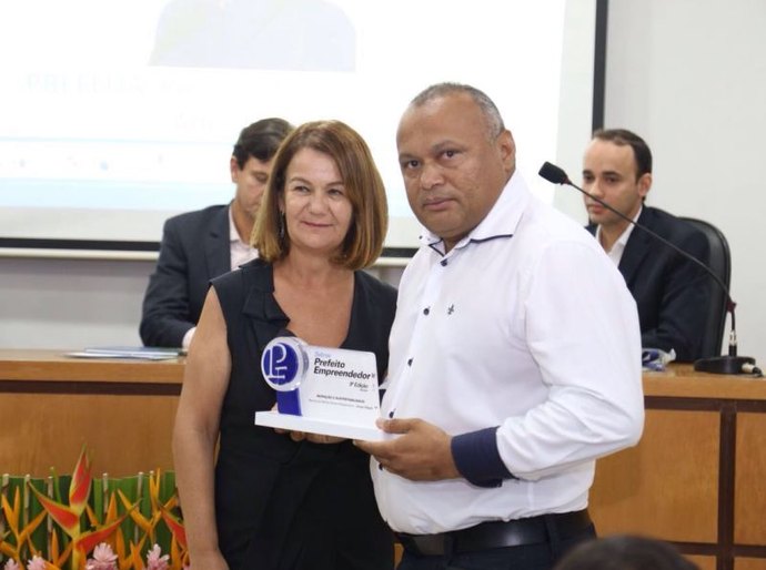 Pauline Pereira recebe prêmio Prefeito Empreendedor do Sebrae em Alagoas