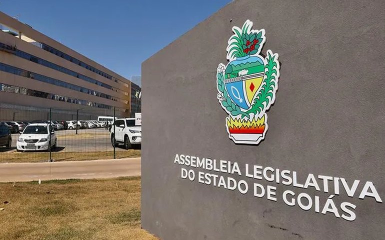 Deputados de GO aprovam verba extra de R$ 11 mil para vice-governador e secretários