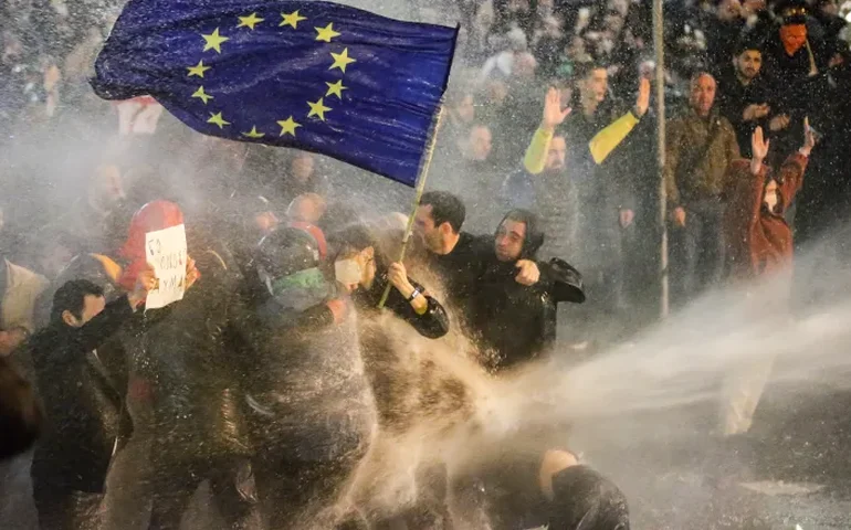 União Europeia paralisa processo de adesão da Geórgia ao bloco após lei polêmica