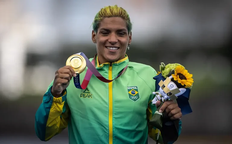 Paris deve ter 'plano B' para natação em águas abertas, afirma a campeã olímpica Ana Marcela Cunha