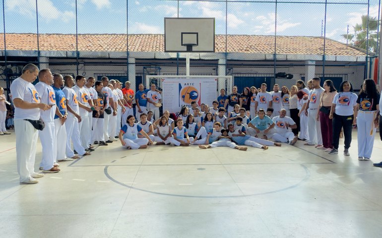 Arte Capoeira resgata identidade, fortalece vínculos e transforma vida de estudantes