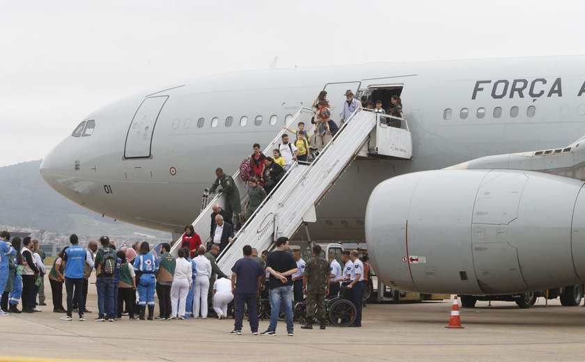 Décimo voo da FAB com 213 repatriados do Líbano chega a São Paulo