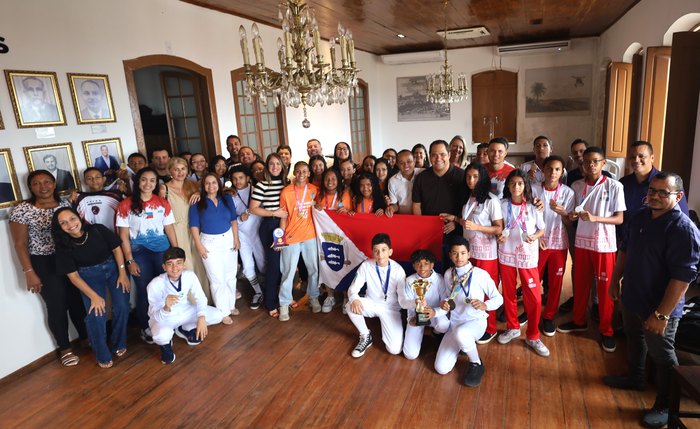 Atletas das escolas Manoel Messias e Altina Ribeiro brilharam no Norte-Nordeste de Esgrima com triunfos em três modalidades Atletas das escolas Manoel Messias e Altina Ribeiro brilharam no Norte-Nordeste de Esgrima com triunfos em três modalidades